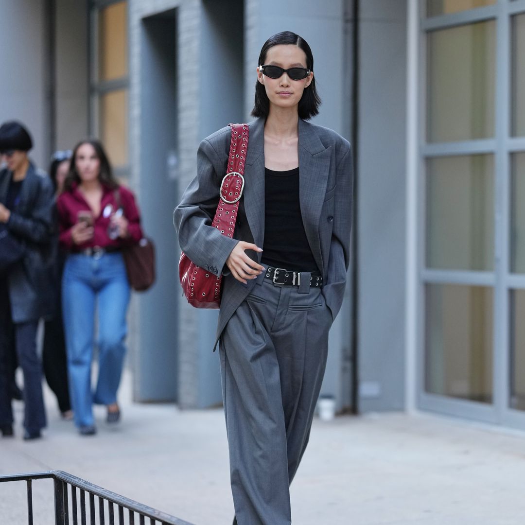 Grey Trousers With Tank Top And Oversized Blazer — Classy Grey Pants Outfits