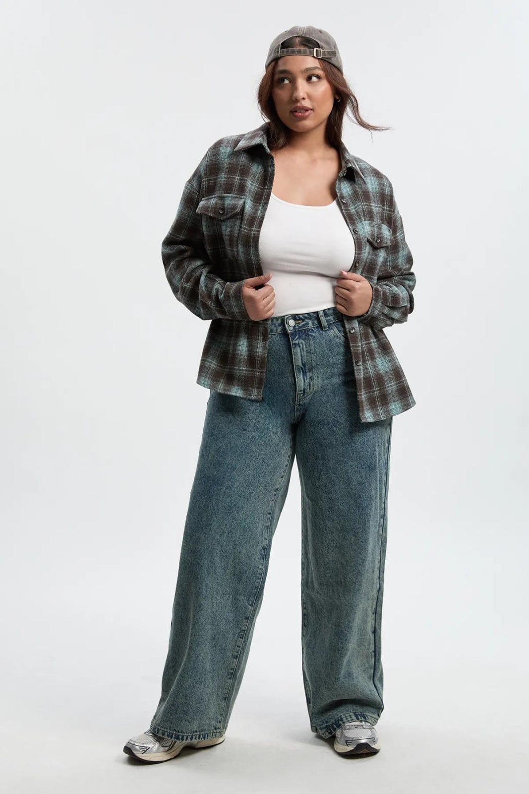 Oversized Plaid Shirt With Wide Leg Jeans Oversized Plaid Shirt With Wide Leg Jeans — Classy Grunge Style
