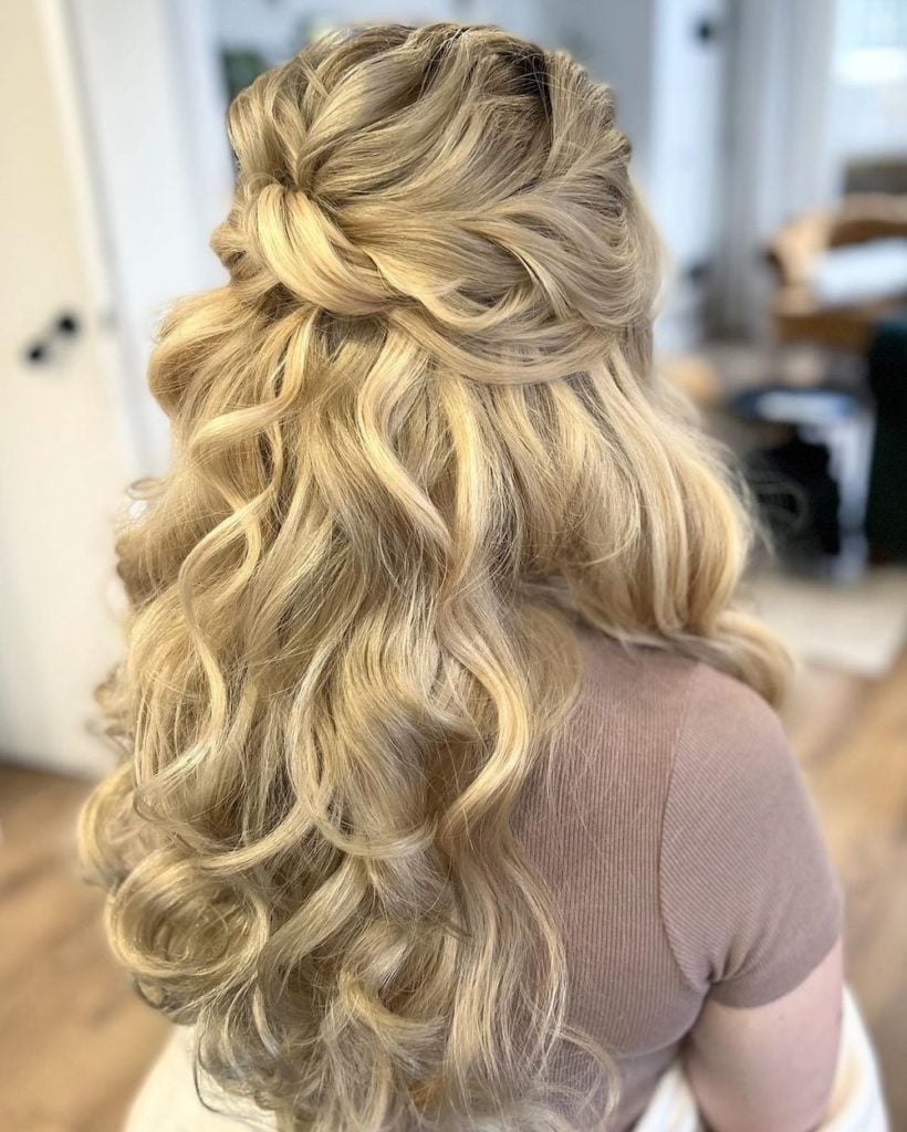 Mid-Back Ash Blonde Twisted Knot Waves — Classy Hair Down Hairstyles