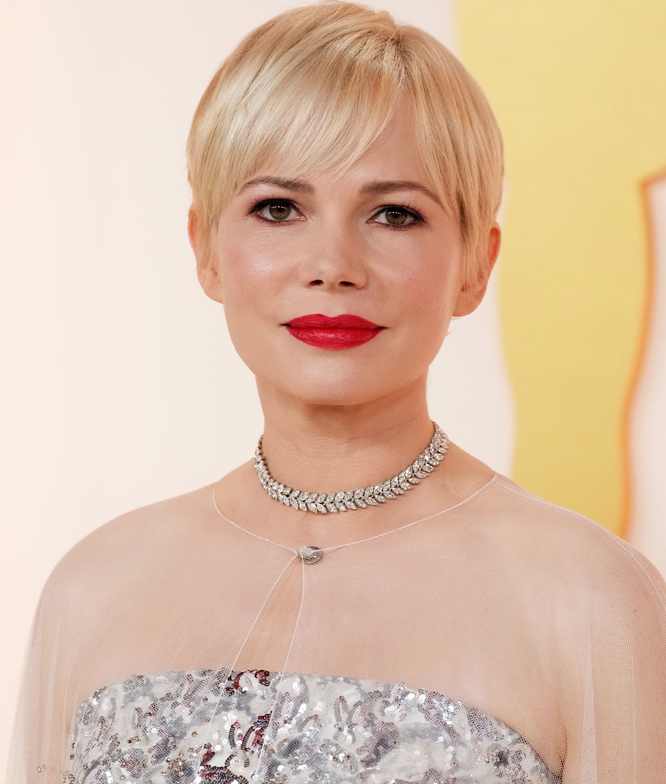 Short Platinum Pixie With Textured Bangs Short Platinum Pixie With Textured Bangs — Classy Hair for Round Face