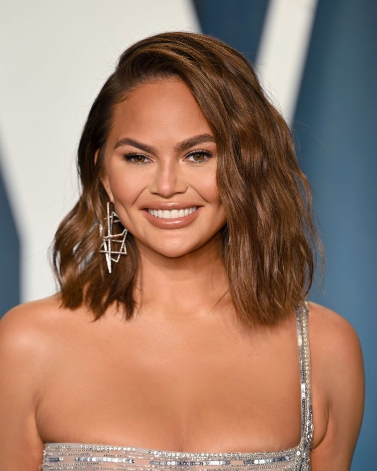Collarbone Lob With Face-Framing Layers Collarbone Lob With Face-Framing Layers — Classy Hair for Round Face