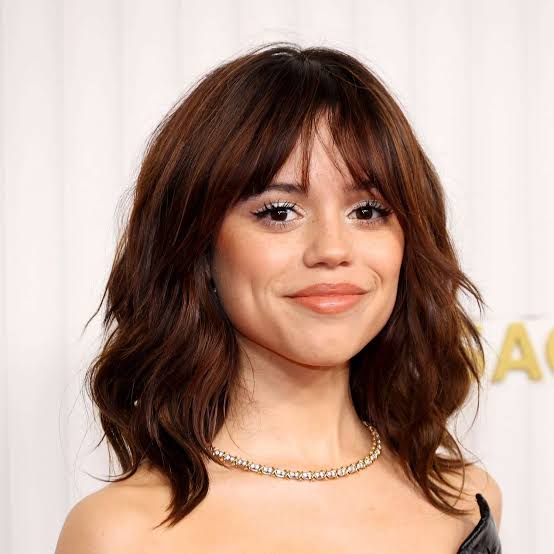 Chin Length Shag Bob With Blunt Bangs Chin Length Shag Bob With Blunt Bangs — Classy Hair for Round Face