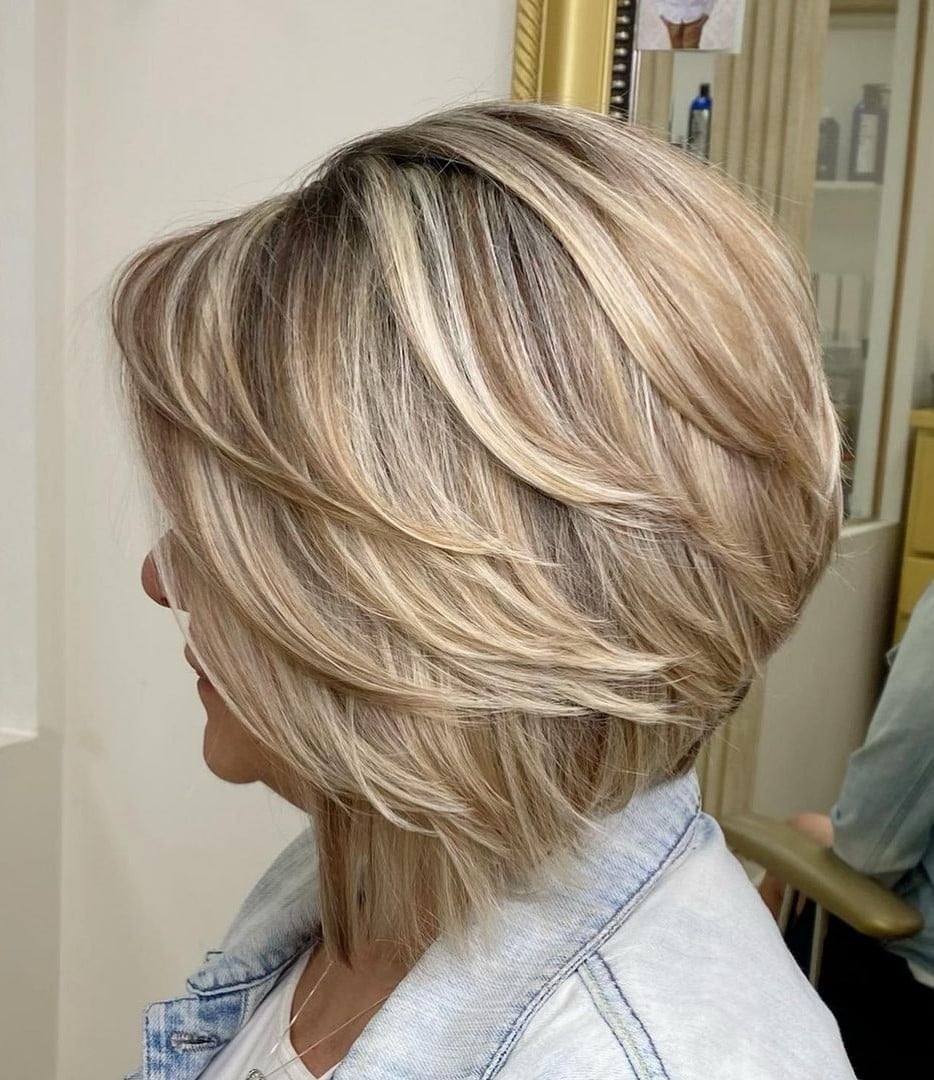 Collarbone Bob With Layers Blonde Highlights Collarbone Bob With Layers Blonde Highlights — Classy Hair Trends for Women