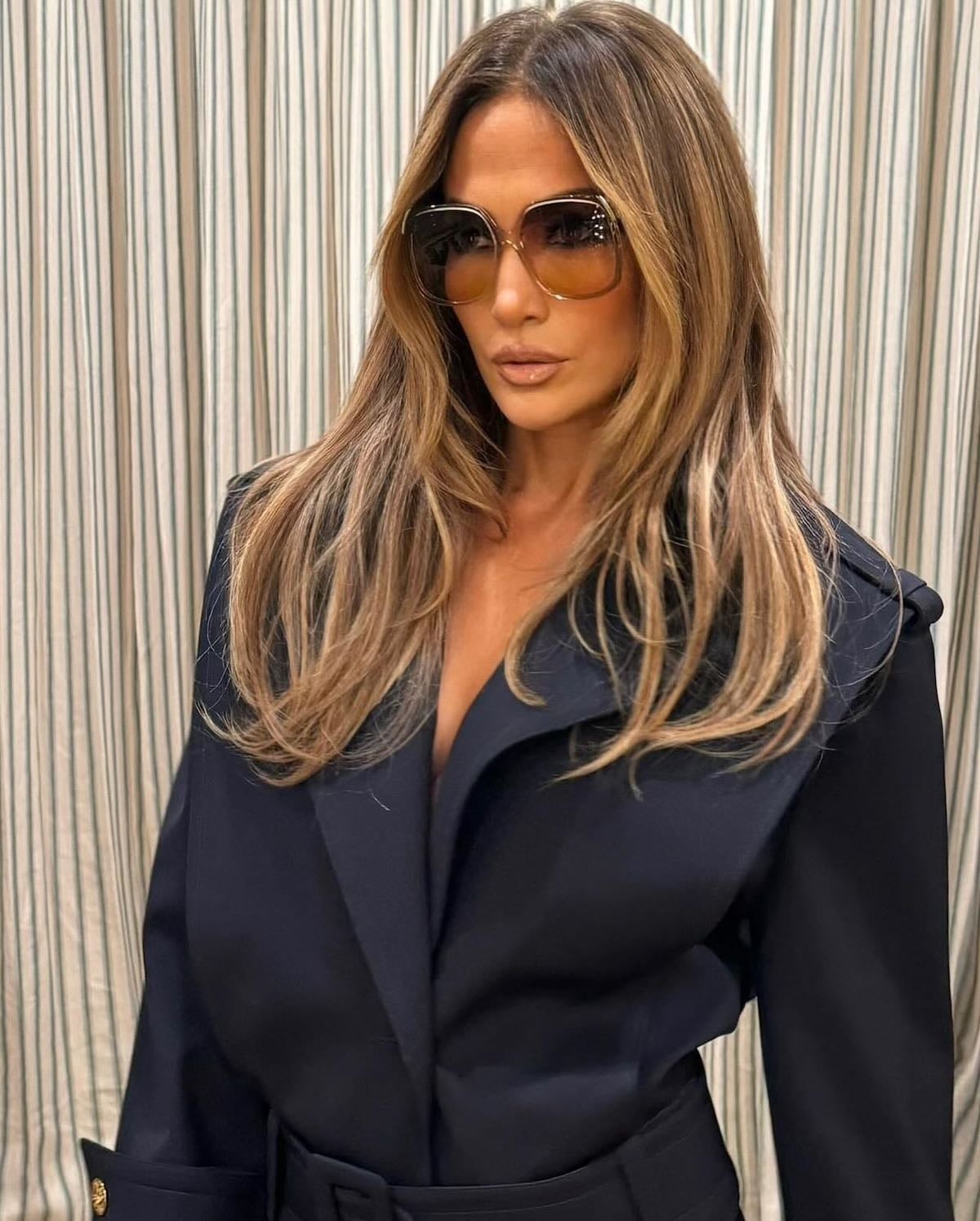 Collarbone Layered Lob Honey Blonde Collarbone Layered Lob Honey Blonde — Classy Hair Trends for Women