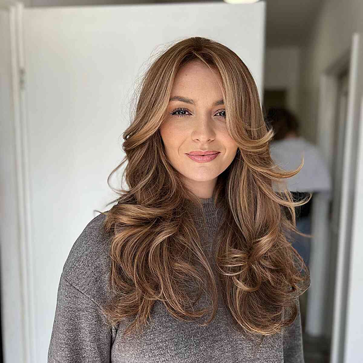 Mid-Back Warm Brown With Blonde Highlights Mid-Back Warm Brown With Blonde Highlights — Classy Haircuts for Long Hair