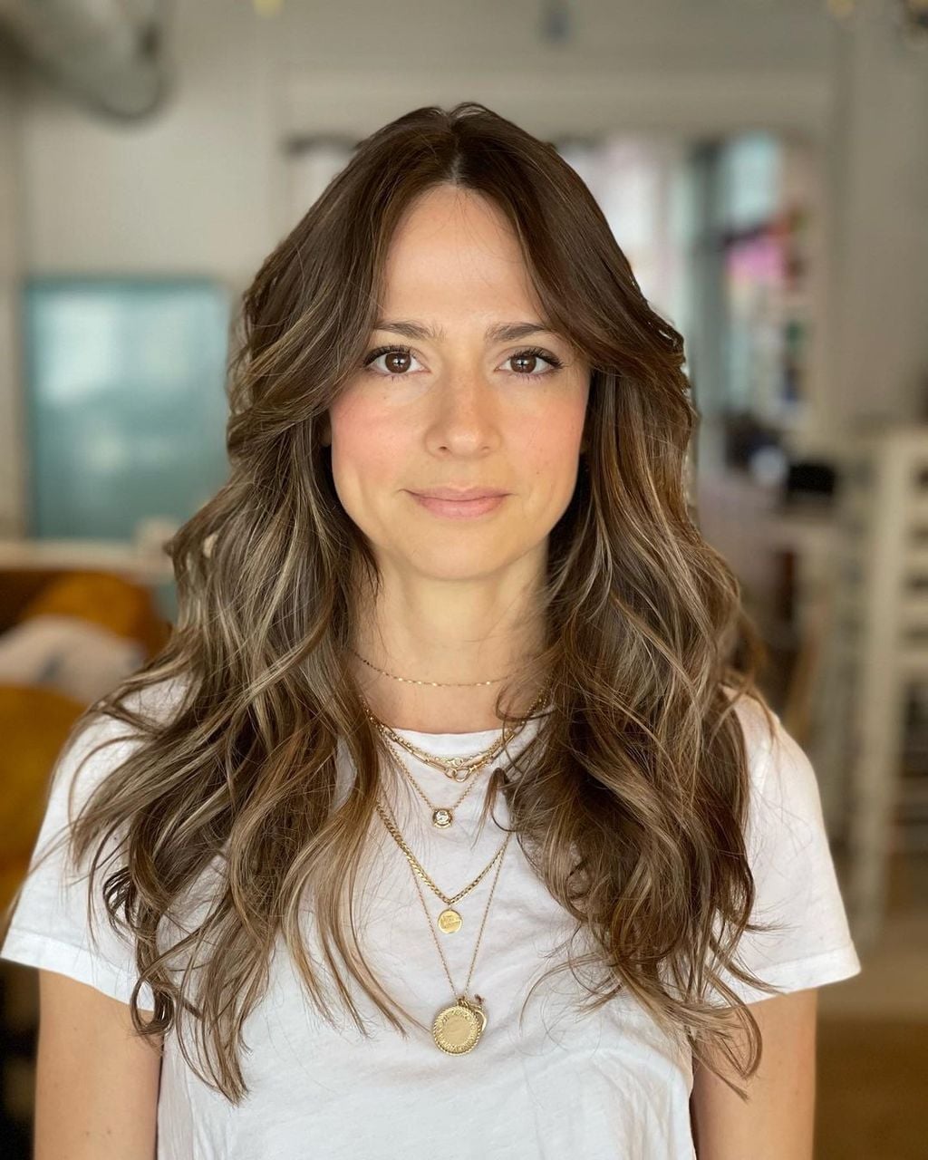 Collarbone Dark Brown With Blonde Highlights Collarbone Dark Brown With Blonde Highlights — Classy Haircuts for Long Hair