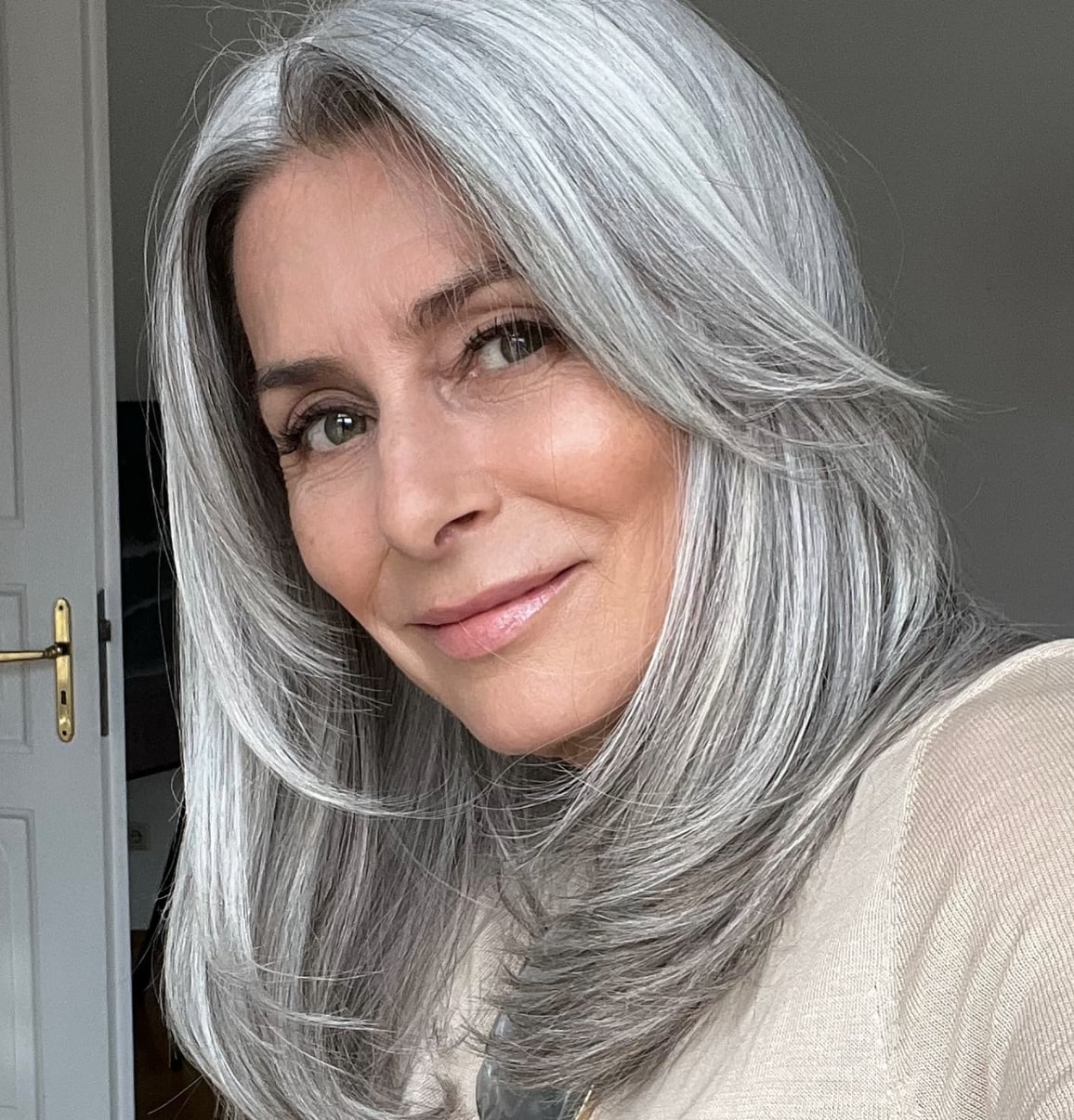 Collarbone Grey Hair With Side-Swept Bangs Collarbone Grey Hair With Side-Swept Bangs — Classy Haircuts for Long Hair