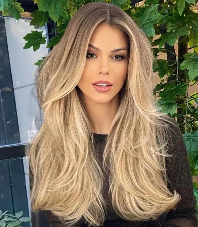 Thick Mid-Back Dark Brown With Soft Waves Thick Mid-Back Dark Brown With Soft Waves — Classy Haircuts for Long Hair