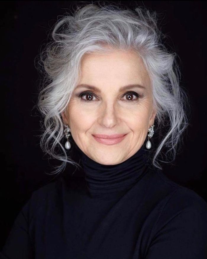 Collarbone Layers With Silver Grey And Side Bangs — Classy Haircuts for Round Face