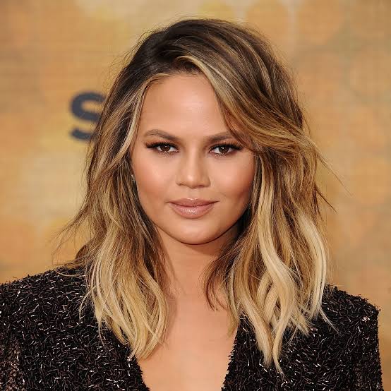 Textured Collarbone Lob With Face-Framing Pieces — Classy Haircuts for Round Face