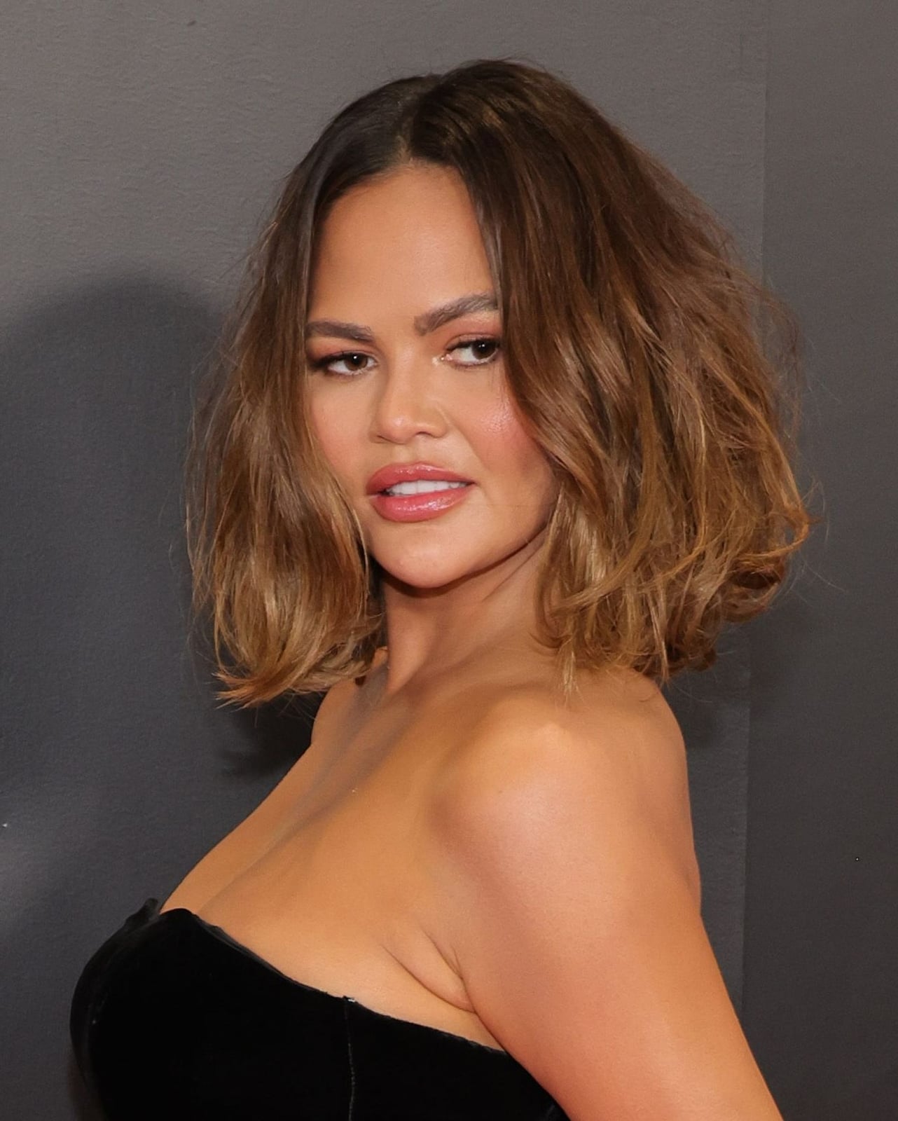 Textured Shoulder Length Layers — Classy Haircuts for Thick Hair