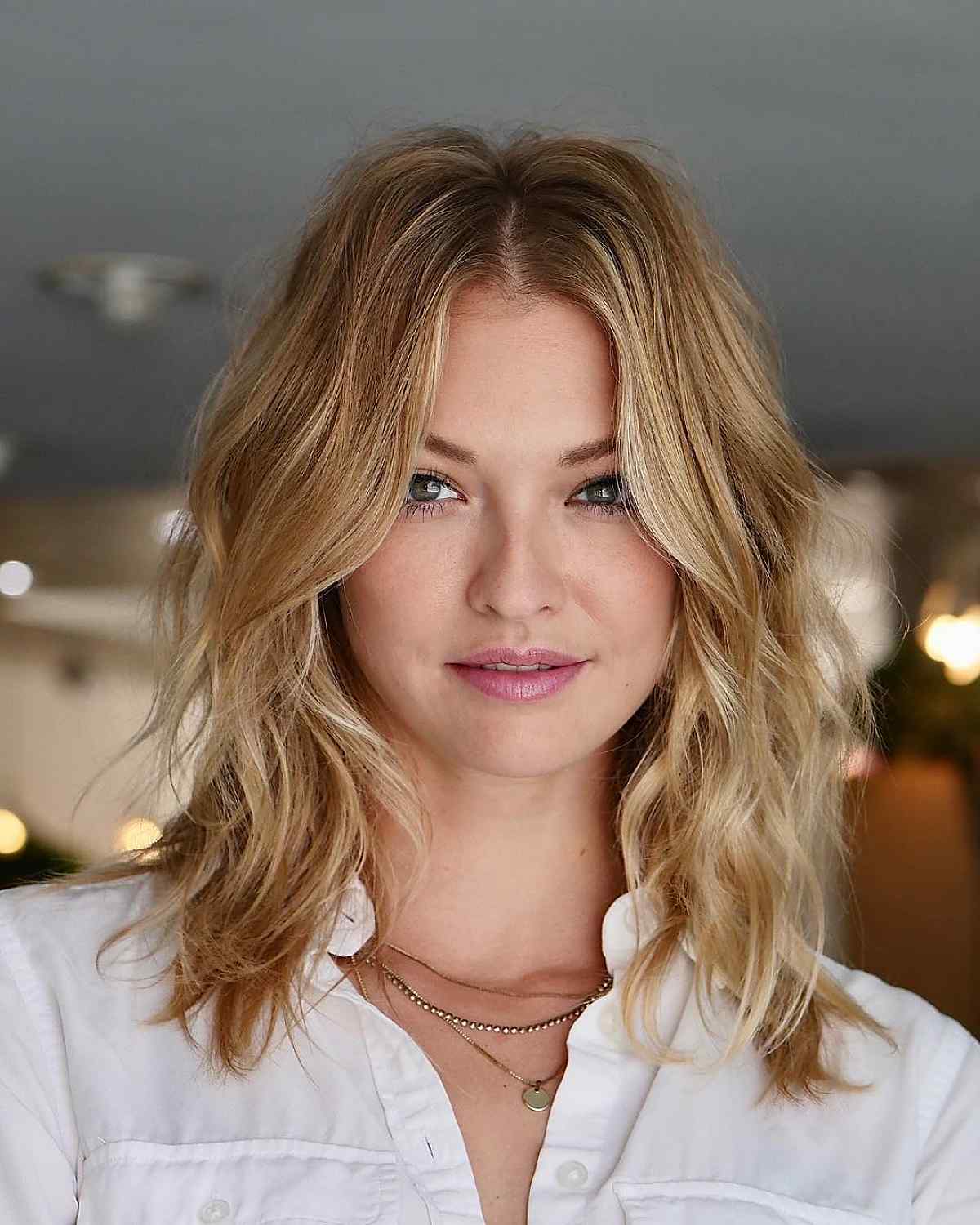Collarbone Blonde With Root Shadow Collarbone Blonde With Root Shadow — Classy Haircuts for Wavy Hair