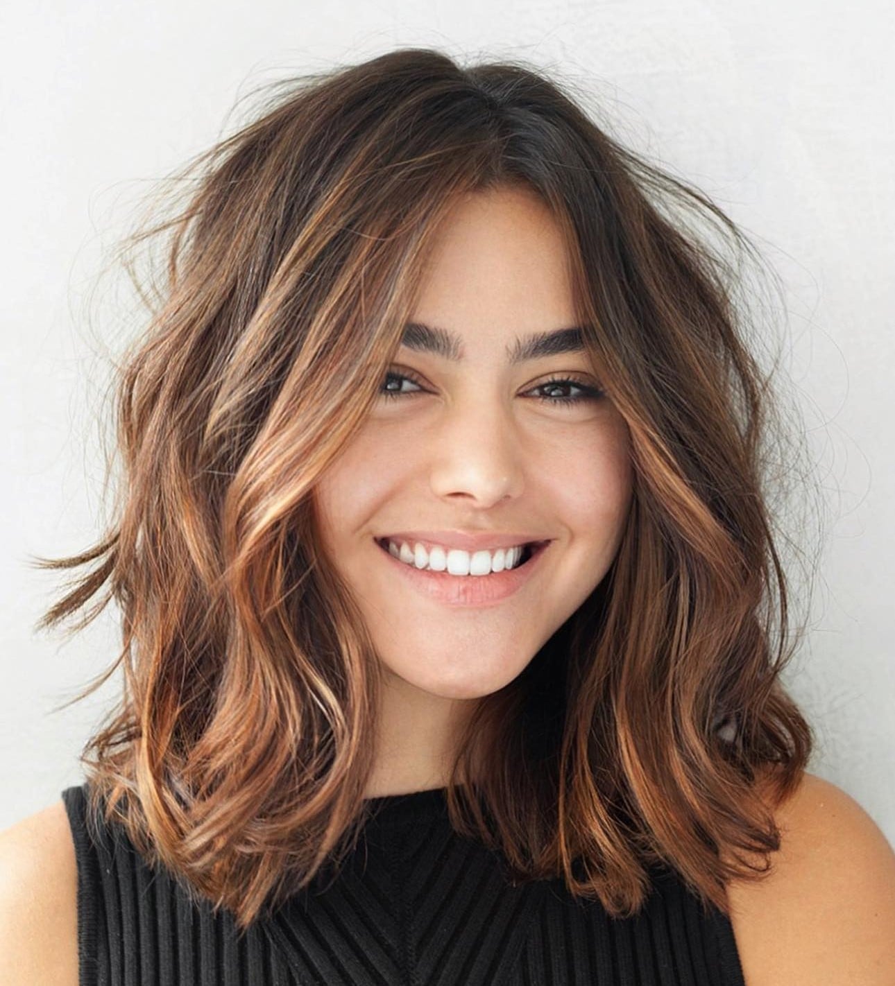 Collarbone Lob With Face-Framing Highlights Collarbone Lob With Face-Framing Highlights — Classy Haircuts for Wavy Hair