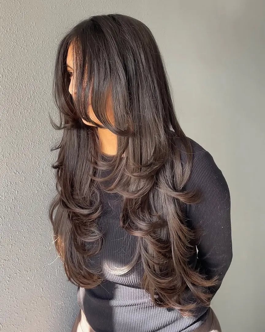 Collarbone Blonde With Full Curtain Bangs Collarbone Blonde With Full Curtain Bangs — Classy Hairstyles for Round Face