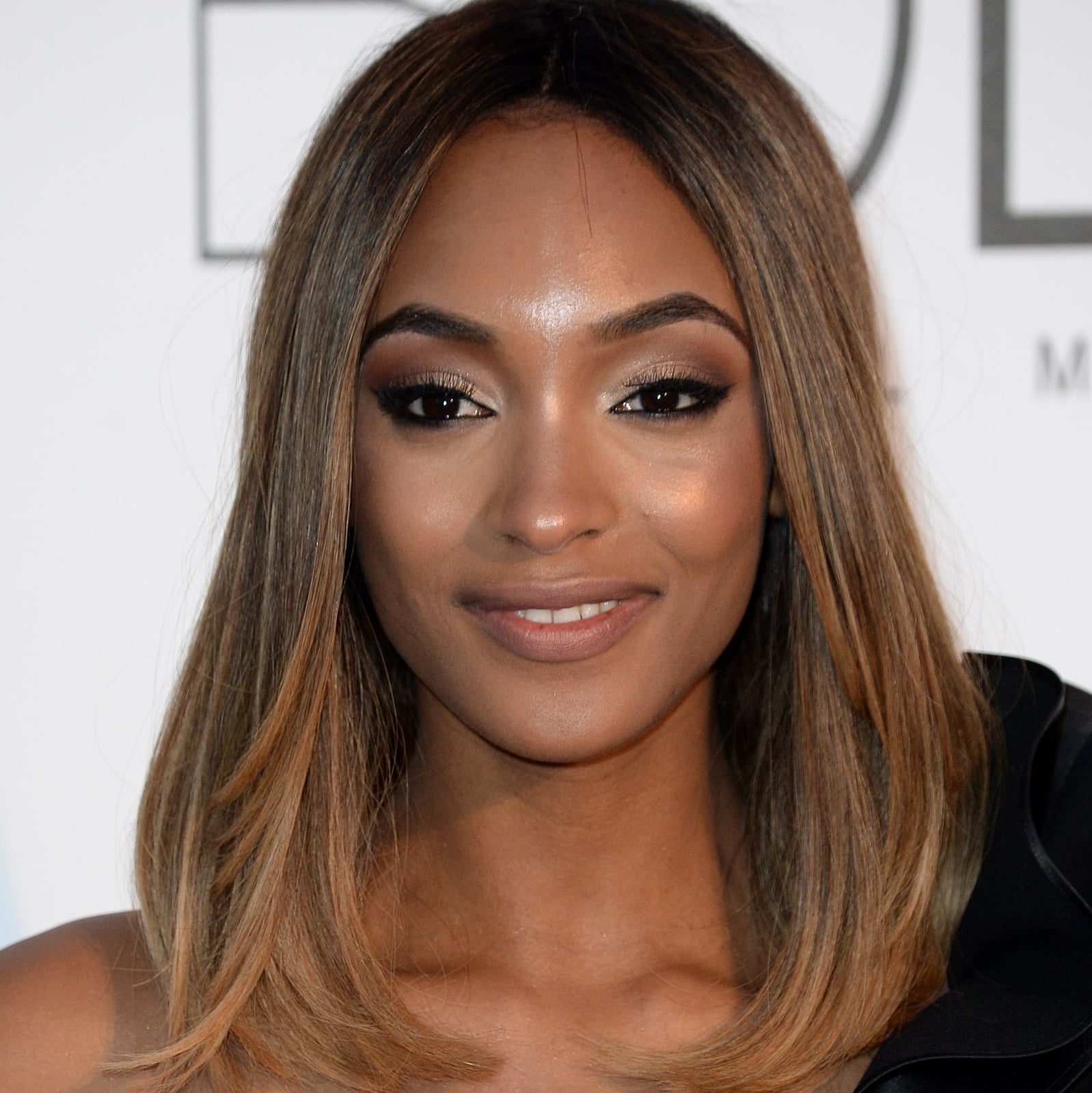 Textured Lob With Side-Swept Bangs Textured Lob With Side-Swept Bangs — Classy Hairstyles for Thinning Hair