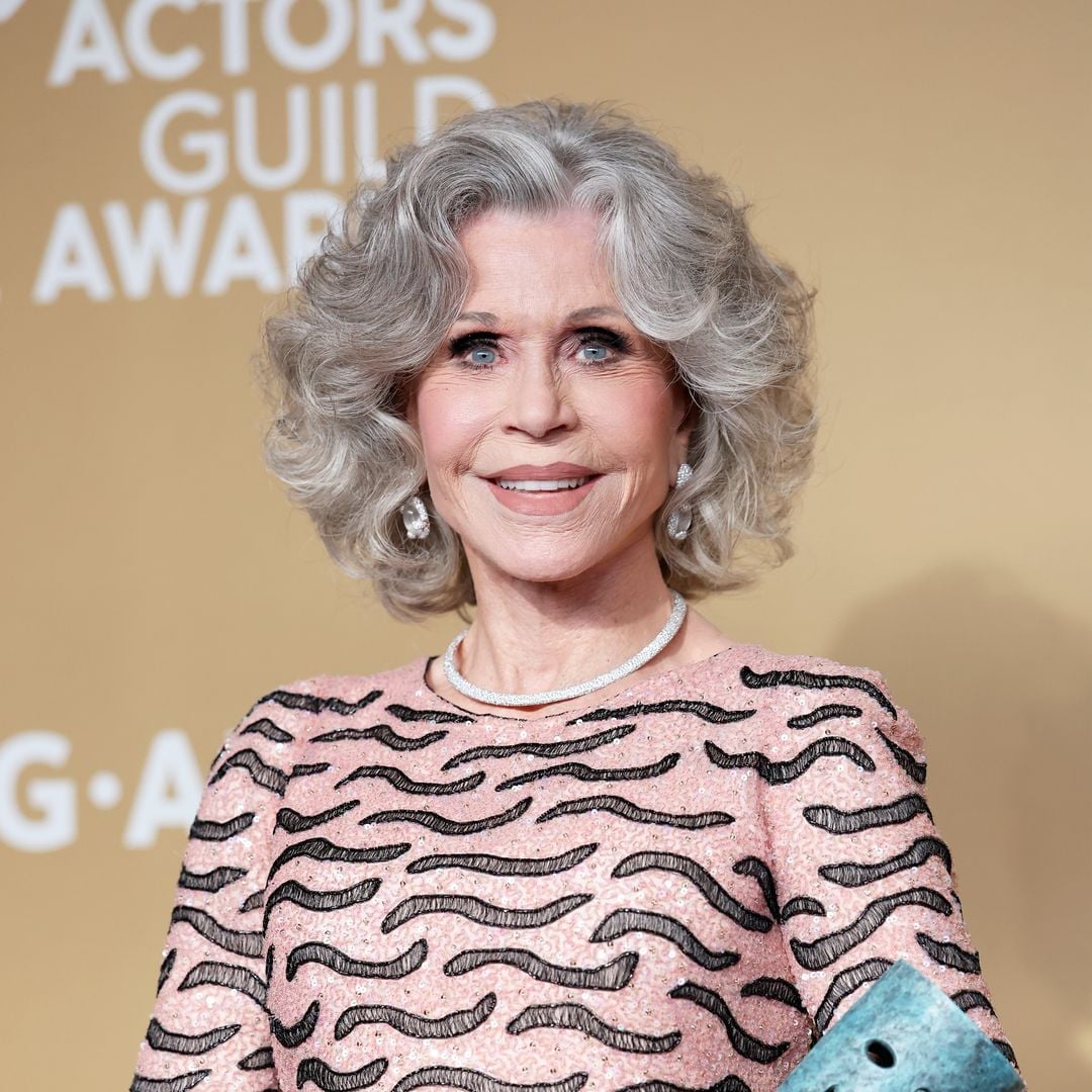 Silver Short Bob With Soft Curls Silver Short Bob With Soft Curls — Classy Hairstyles for Women over 50
