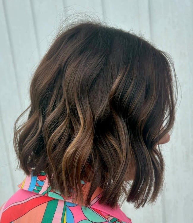 Chin Length Dark Brown Bob With Caramel Highlights, Close-Up Take Chin Length Dark Brown Bob With Caramel Highlights, Close-Up Take — Classy Highlights on Dark Brown