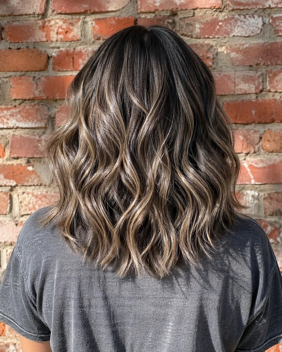 Collarbone Dark Brown With Caramel Highlights Collarbone Dark Brown With Caramel Highlights — Classy Highlights on Dark Brown