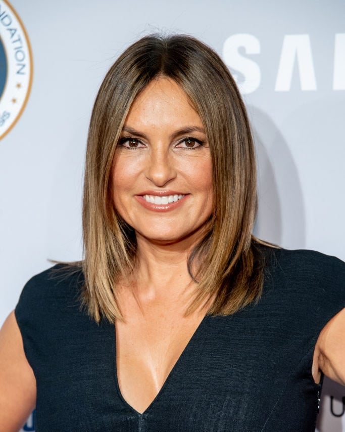Collarbone Dark Brown With Beige Blonde Highlights Collarbone Dark Brown With Beige Blonde Highlights — Classy Highlights on Dark Brown