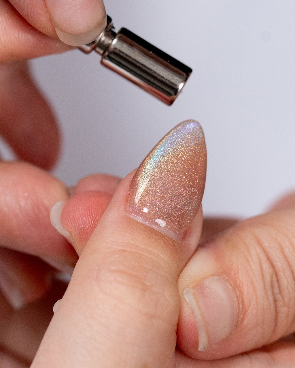 Medium Almond Golden Beige Cat-Eye Nails Medium Almond Golden Beige Cat-Eye Nails — Classy Holographic Nails