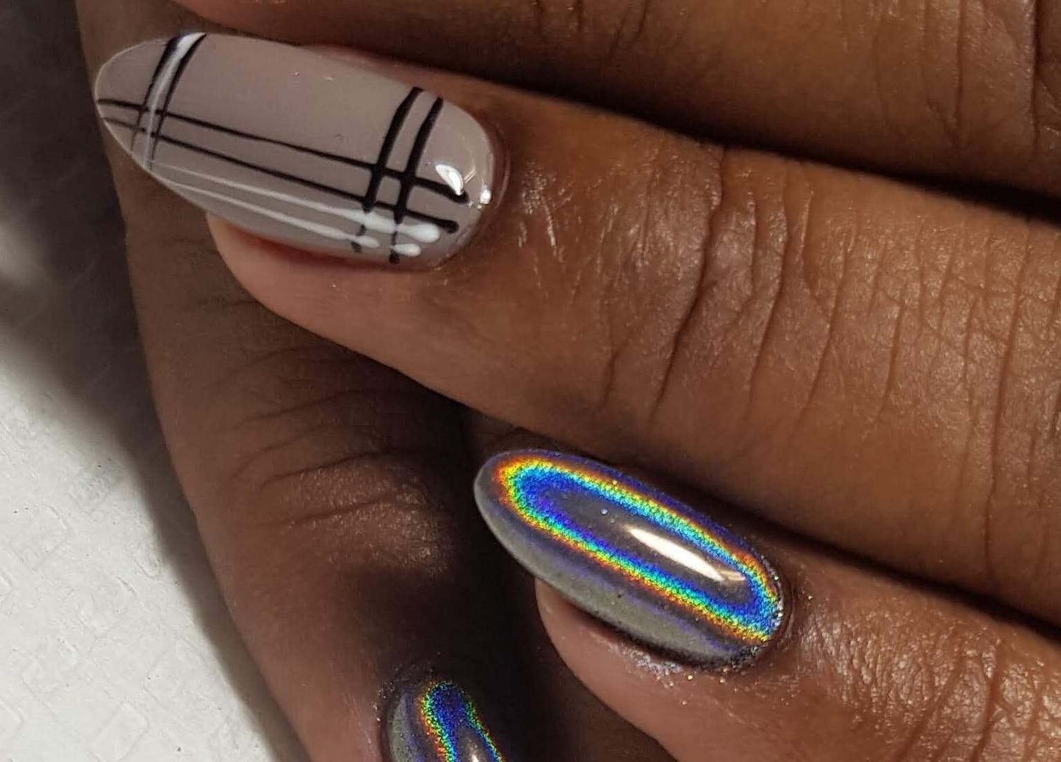 Medium Oval Full Holographic Chrome Nails, Close-Up Take Medium Oval Full Holographic Chrome Nails, Close-Up Take — Classy Holographic Nails