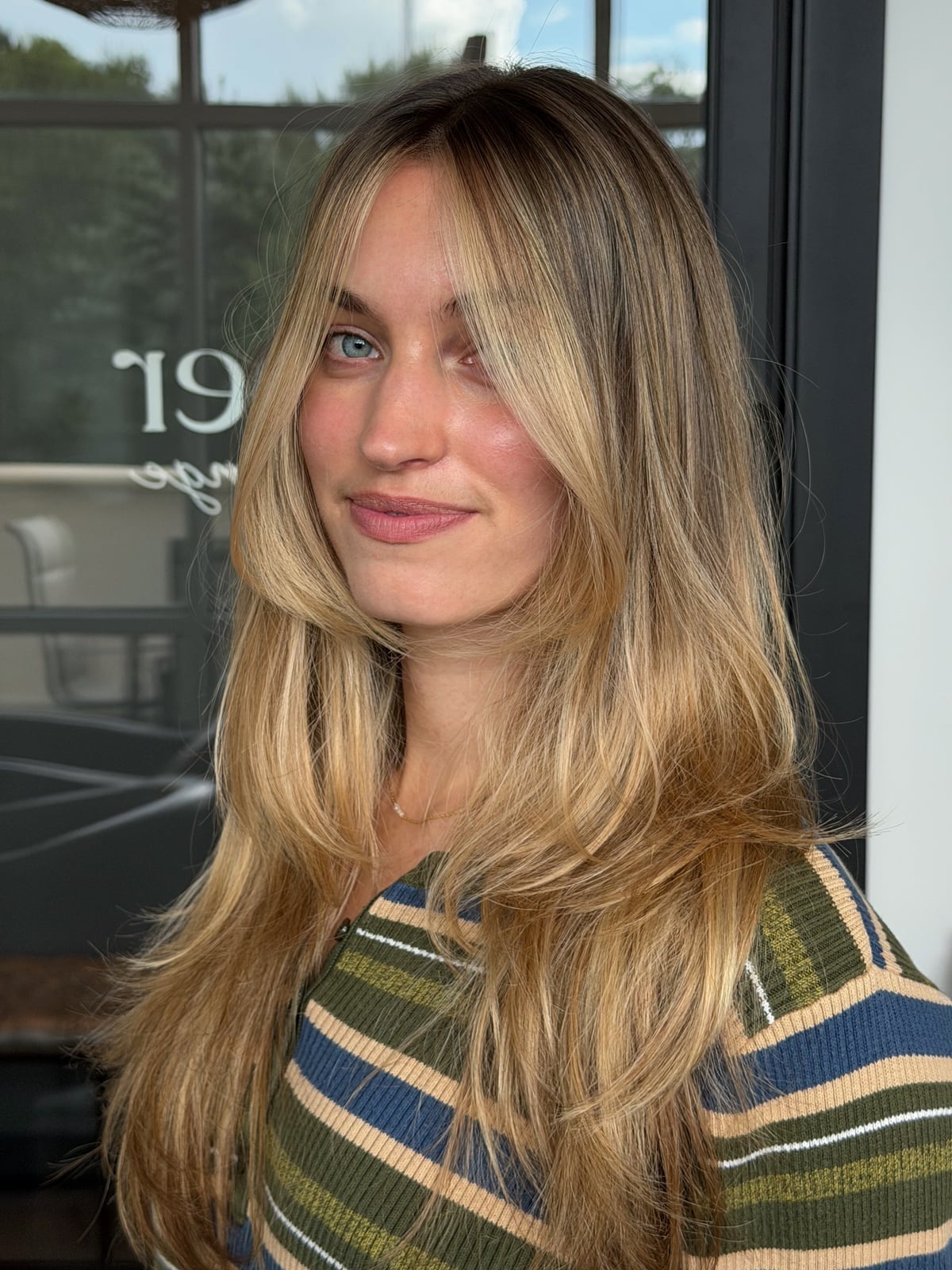Collarbone Honey Blonde Balayage With Curtain Bangs Collarbone Honey Blonde Balayage With Curtain Bangs — Classy Honey Balayage