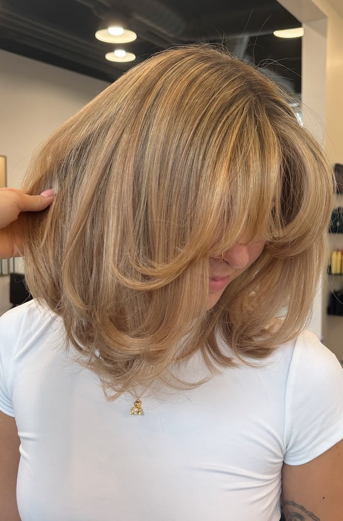 Collarbone Lob With Face-Framing Honey Blonde, Wavy Collarbone Lob With Face-Framing Honey Blonde, Wavy — Classy Honey Blonde