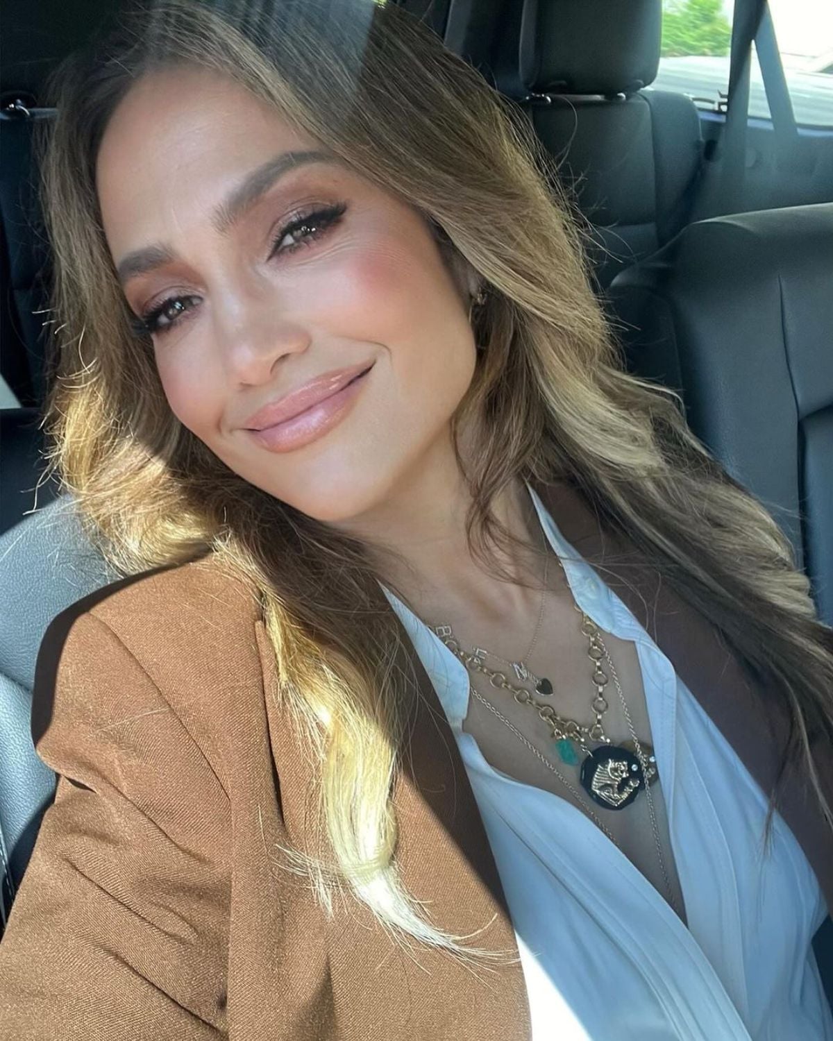 Collarbone Honey Blonde With Face-Framing Curtain Bangs, Close-Up Take Collarbone Honey Blonde With Face-Framing Curtain Bangs, Close-Up Take — Classy Honey Blonde