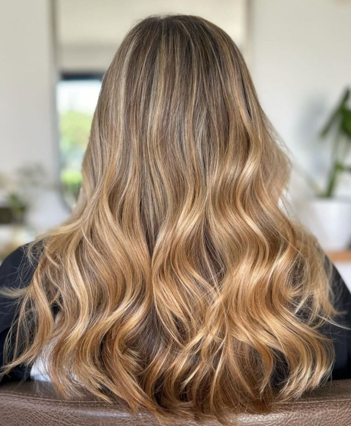 Mid-Back Honey Blonde Dimensional Effect Mid-Back Honey Blonde Dimensional Effect — Classy Honey Blonde Highlights