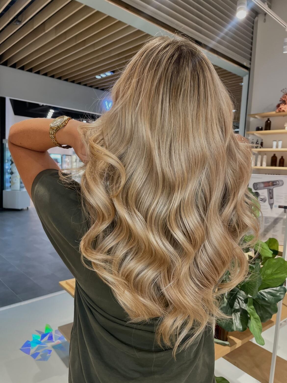 Mid-Back Curls With Honey Blonde Base Mid-Back Curls With Honey Blonde Base — Classy Honey Blonde Highlights
