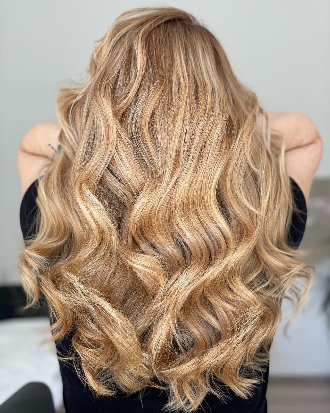 Long Wavy Honey Blonde Balayage Back View Long Wavy Honey Blonde Balayage Back View — Classy Honey Hair