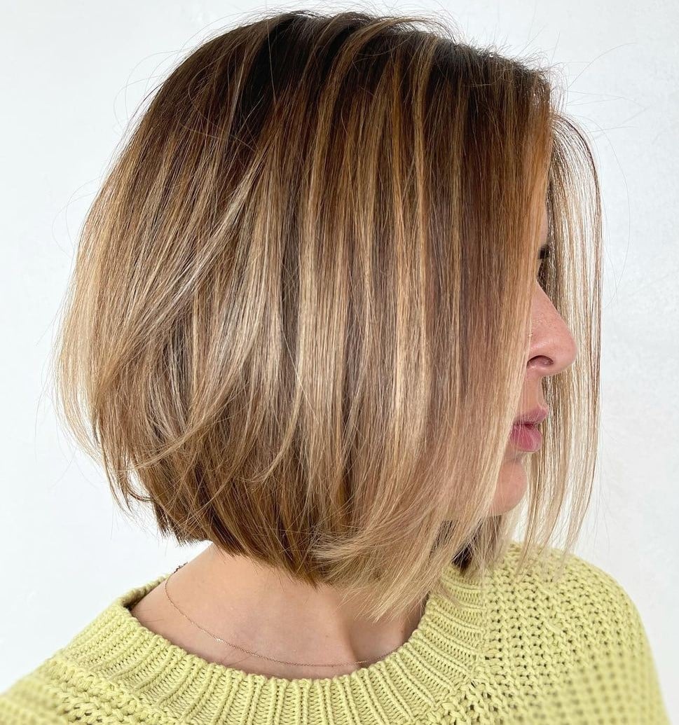 Collarbone Bob With Honey Blonde Accents Collarbone Bob With Honey Blonde Accents — Classy Honey Highlights