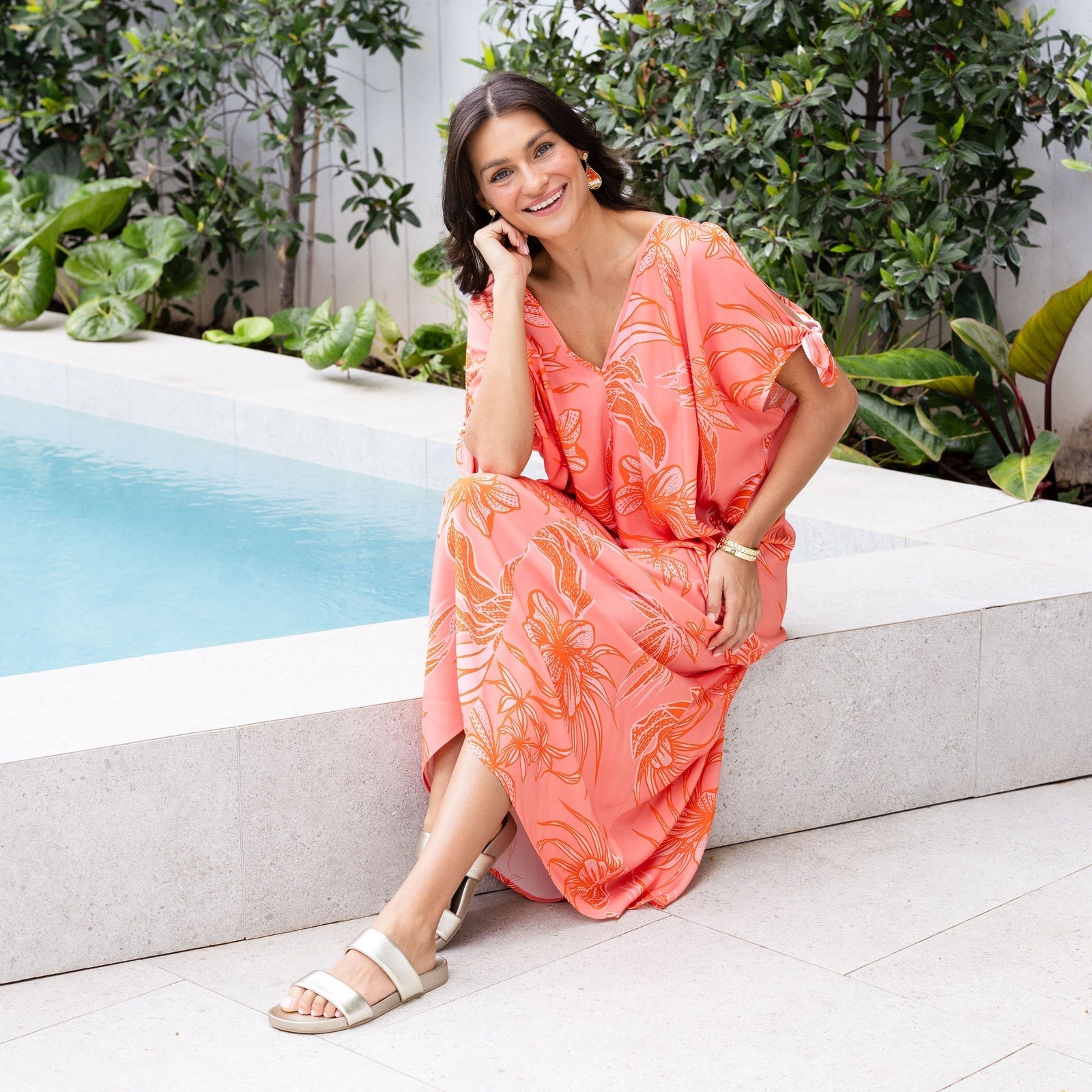 Coral Tropical Print Maxi Dress With Gold Sandals Coral Tropical Print Maxi Dress With Gold Sandals — Classy Hot Weather Outfits