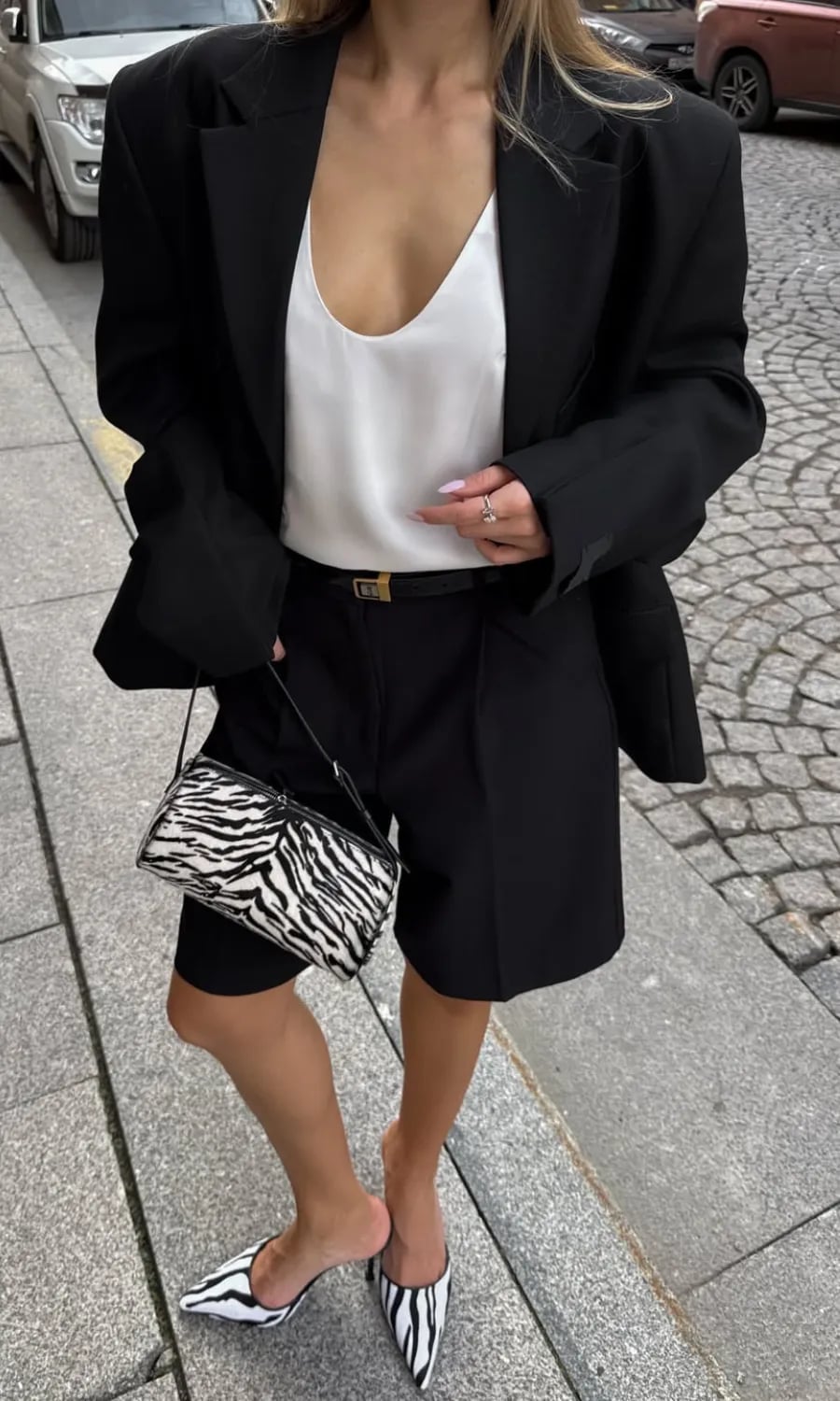 Black Shorts With Blazer and Zebra Print Mules Black Shorts With Blazer and Zebra Print Mules — Classy Hot Weather Outfits