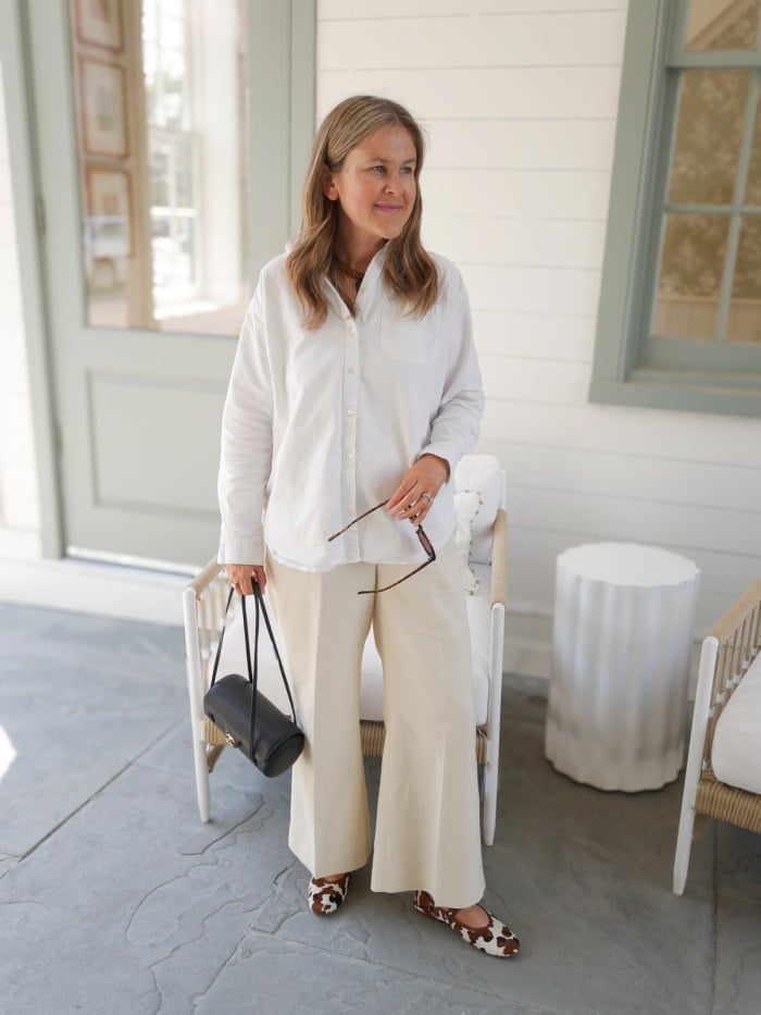 White Oversized Shirt With Cream Wide-Leg Linen Trousers White Oversized Shirt With Cream Wide-Leg Linen Trousers — Classy Hot Weather Outfits