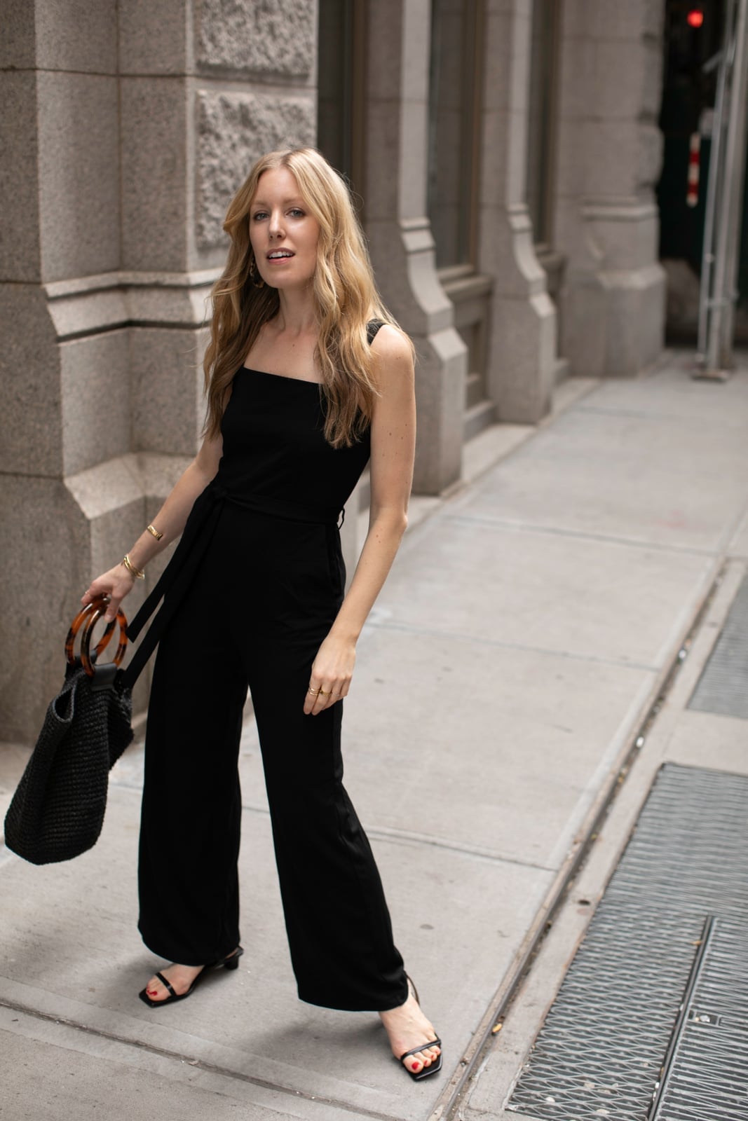 Black Linen Blend Wide-Leg Jumpsuit With Woven Tote Black Linen Blend Wide-Leg Jumpsuit With Woven Tote — Classy Hot Weather Outfits