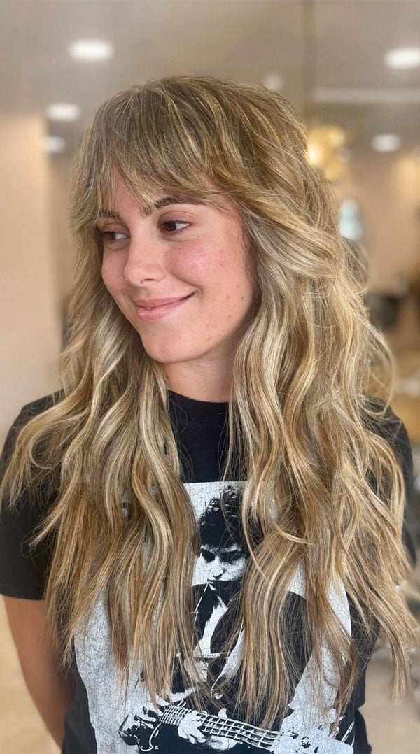 Black Graphic T-shirt With Loose Blonde Waves Black Graphic T-shirt With Loose Blonde Waves — Classy Hush Cut
