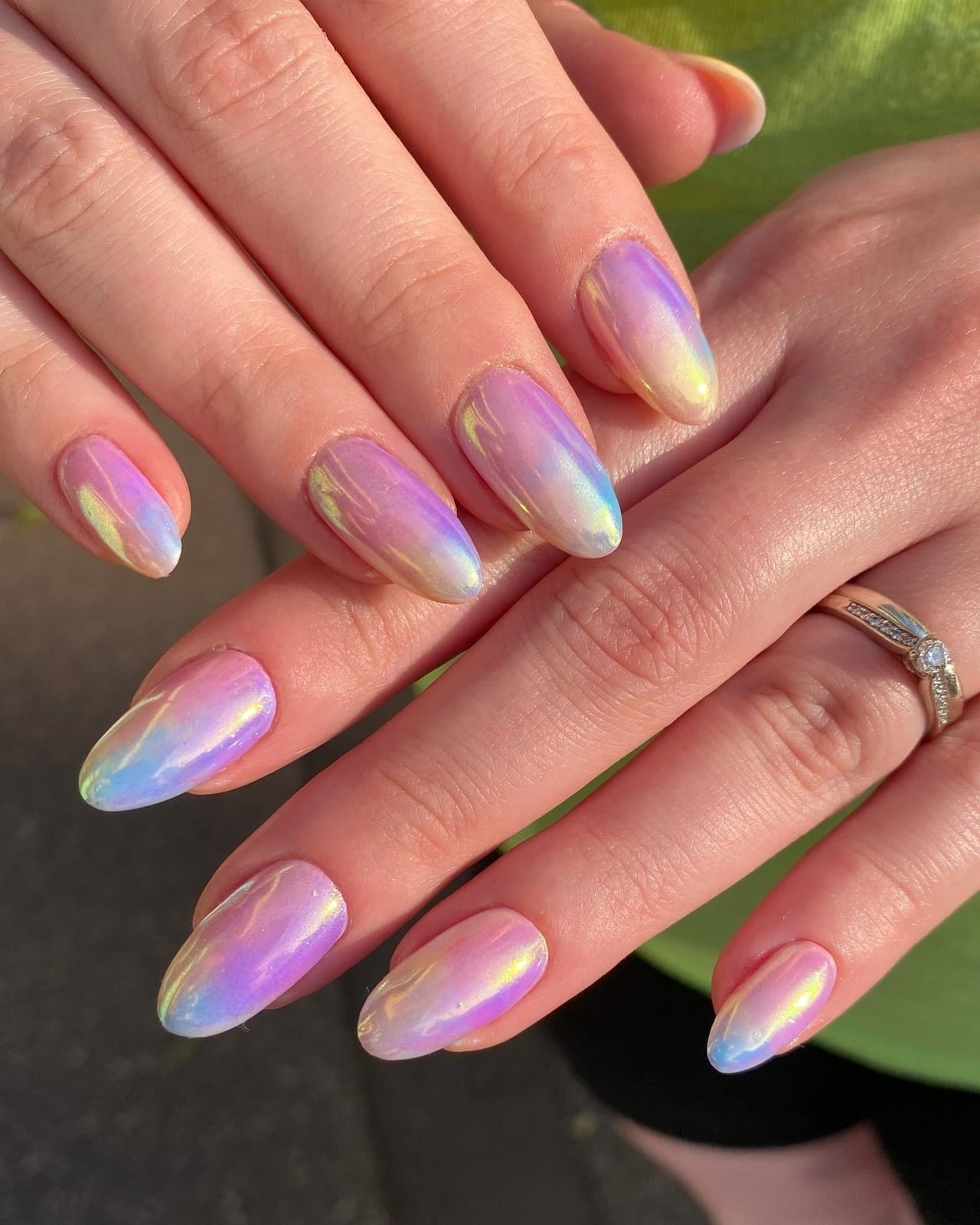 Glossy Pearlescent Iridescent Short Oval Nails Glossy Pearlescent Iridescent Short Oval Nails — Classy Iridescent Nails