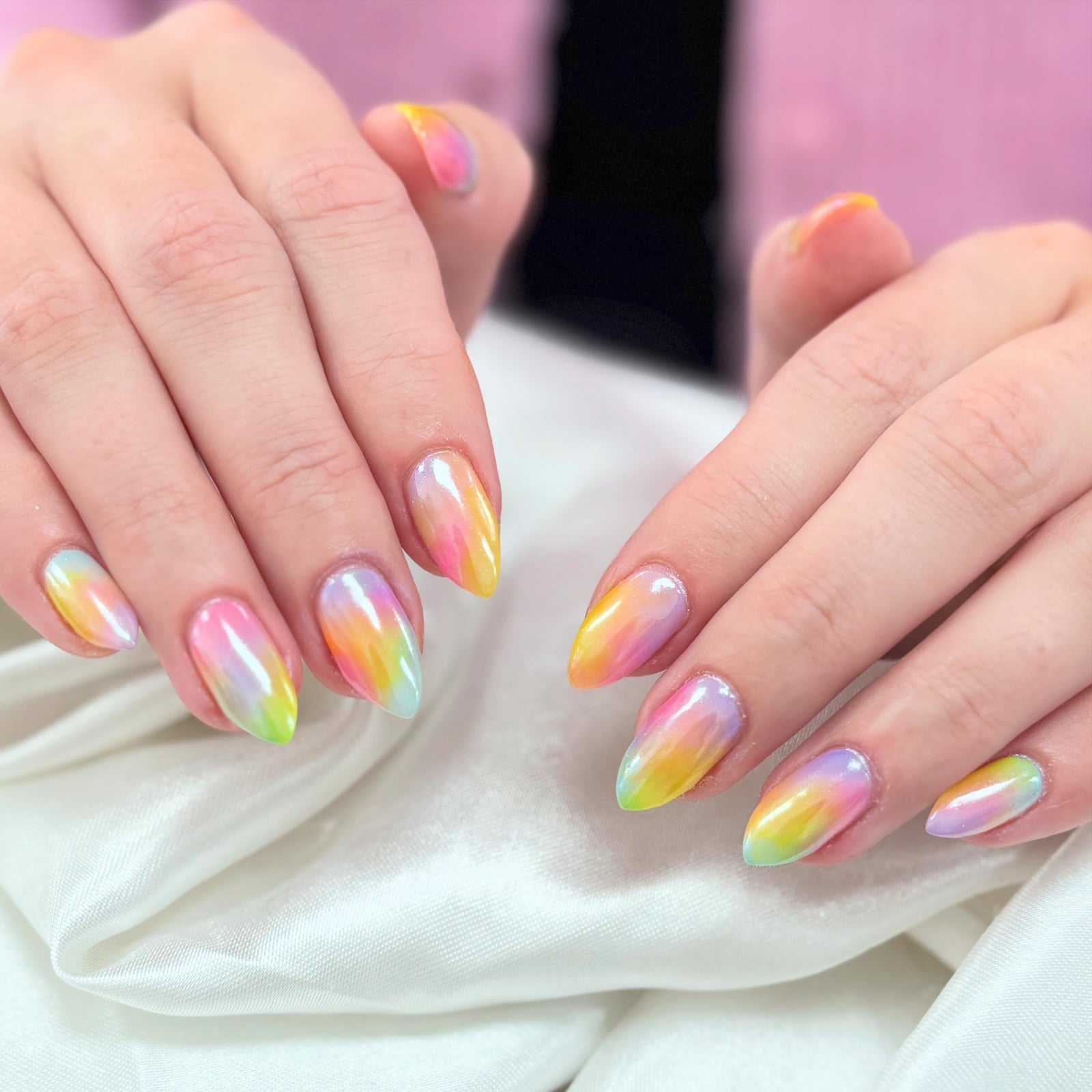 Vibrant Color Blend Pearlescent Chrome Medium Almond Nails Vibrant Color Blend Pearlescent Chrome Medium Almond Nails — Classy Iridescent Nails