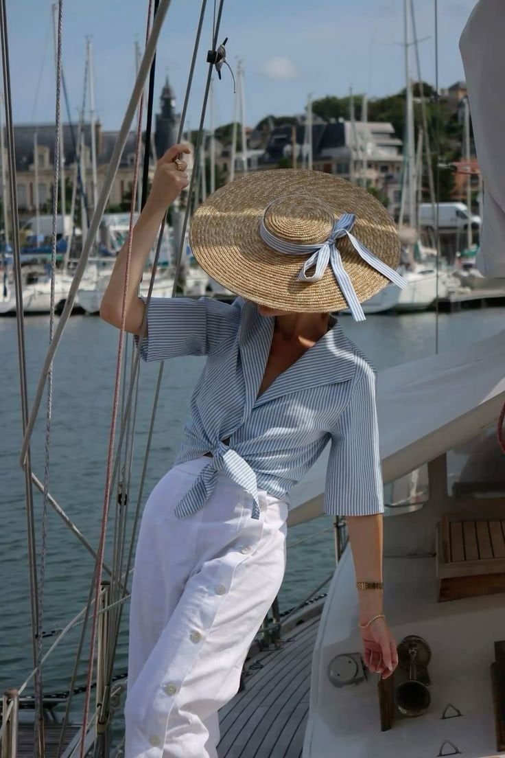 Striped Tie-Front Shirt and White Wide-Leg Trousers Striped Tie-Front Shirt and White Wide-Leg Trousers — Classy Italian Style