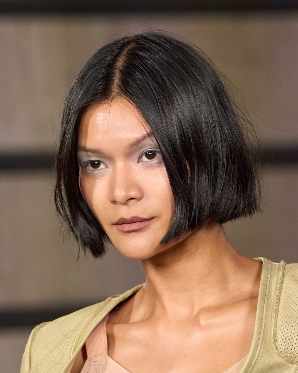 Sleek Black Chin Bob With Air Dried Sleek Black Chin Bob With Air Dried — Classy Japan Hairstyles