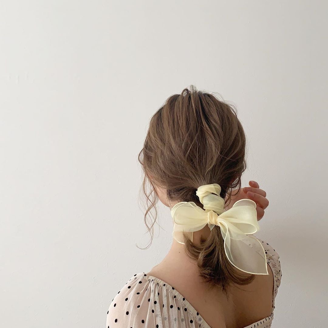Collarbone Ponytail With Loose Tendrils and Curtain Bangs Collarbone Ponytail With Loose Tendrils and Curtain Bangs — Classy Japan Hairstyles