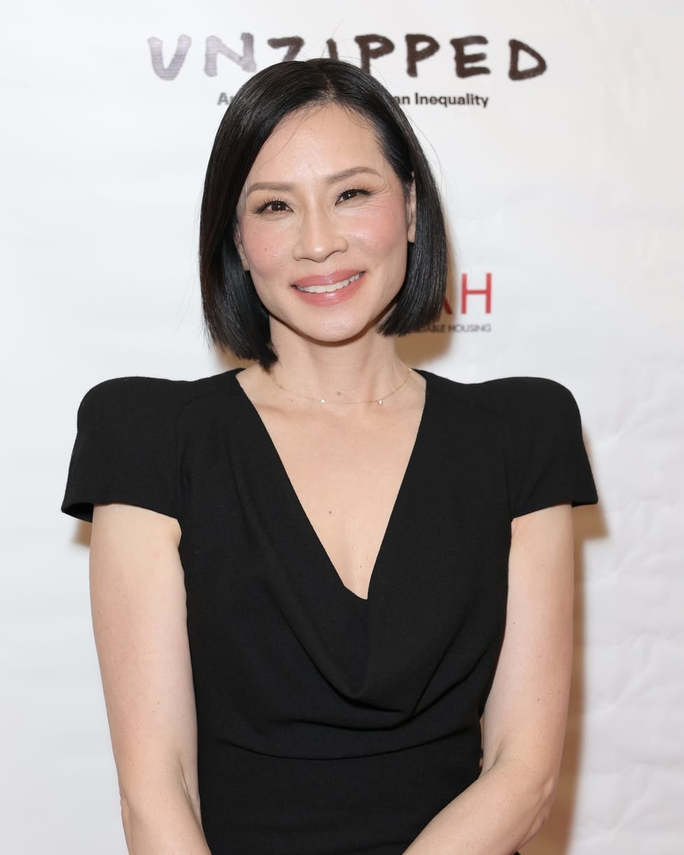 Sleek Chin Length Bob, Dark Brown Sleek Chin Length Bob, Dark Brown — Classy Japan Hairstyles