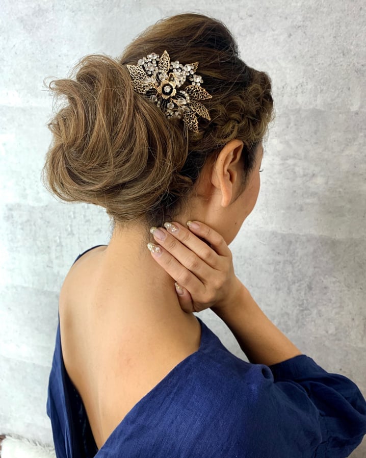 Wavy Updo With Bun and Ornate Accessory Wavy Updo With Bun and Ornate Accessory — Classy Japan Hairstyles