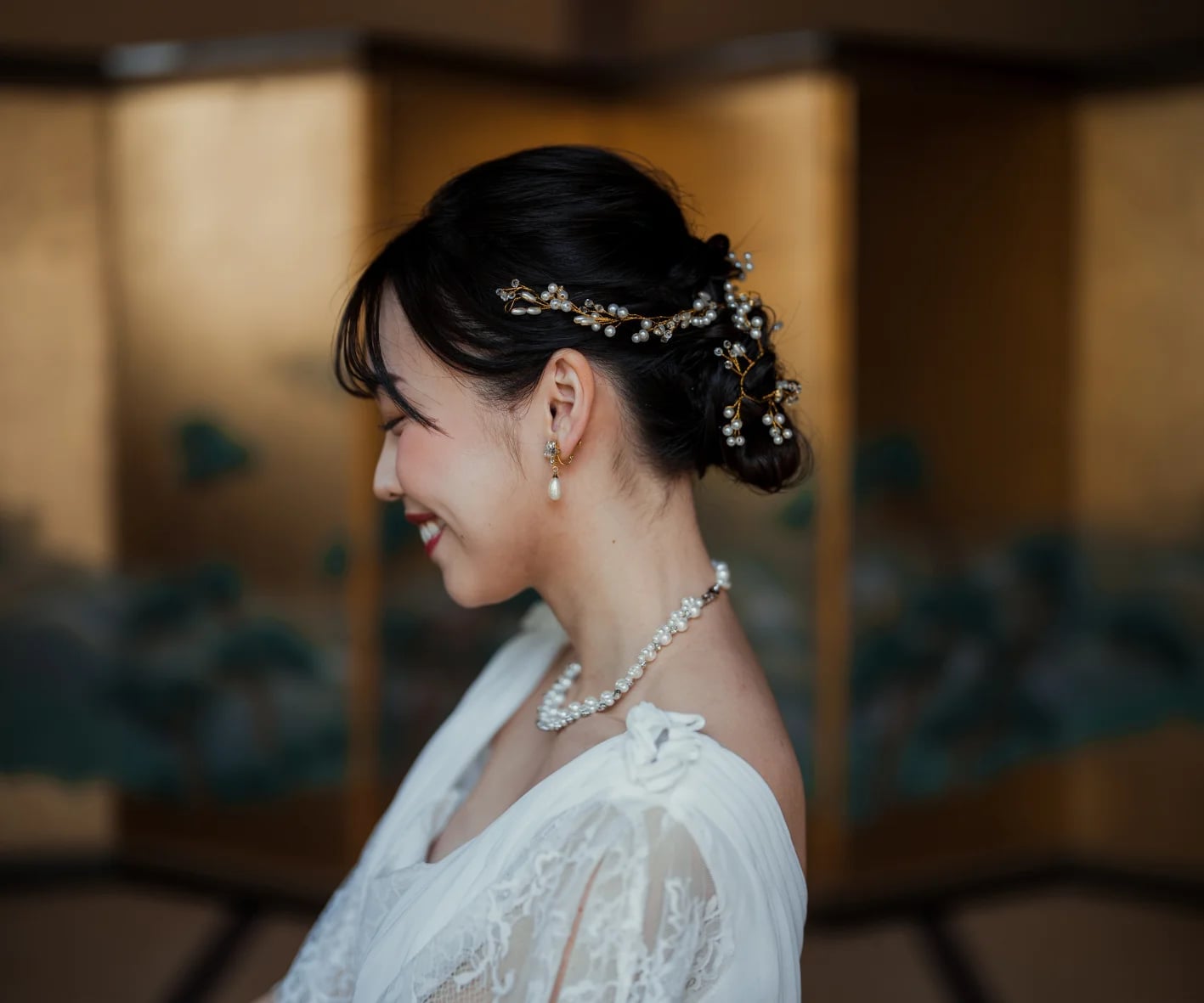 Low Bun With Wispy Bangs And Pearl Accessory Low Bun With Wispy Bangs And Pearl Accessory — Classy Japanese Hairstyles