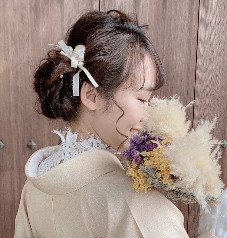 Wavy Bun With Decorative Hairpins Wavy Bun With Decorative Hairpins — Classy Japanese Hairstyles