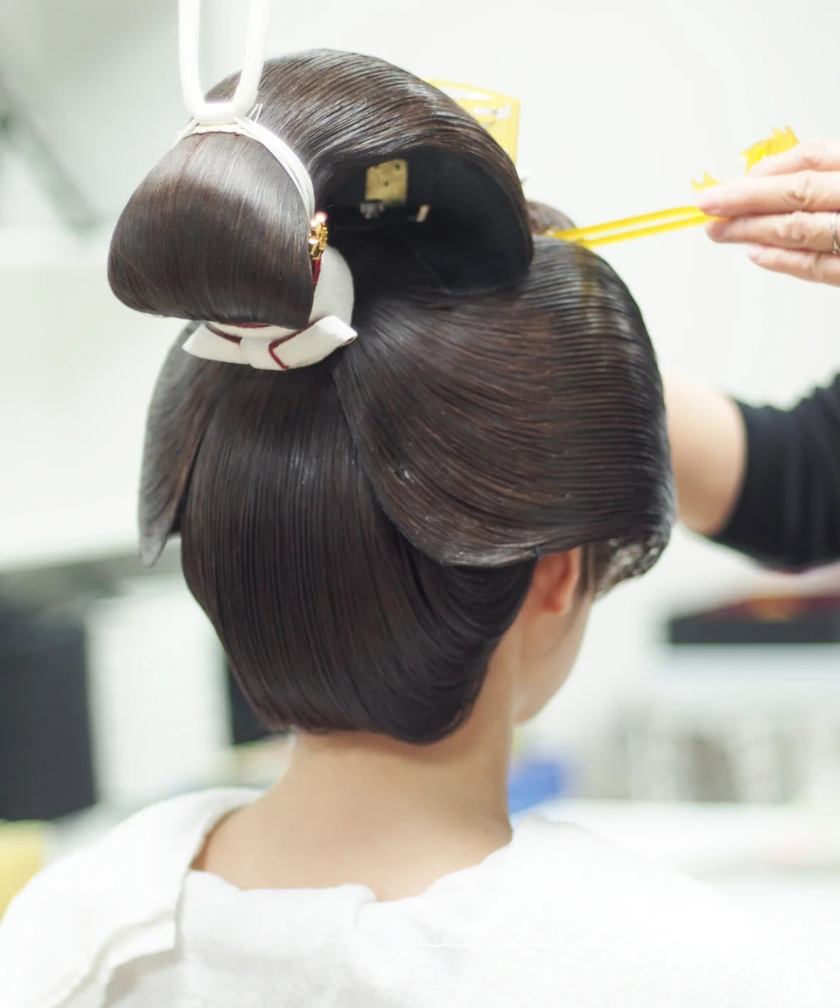 Traditional Bridal Updo With Ornaments Traditional Bridal Updo With Ornaments — Classy Japanese Hairstyles