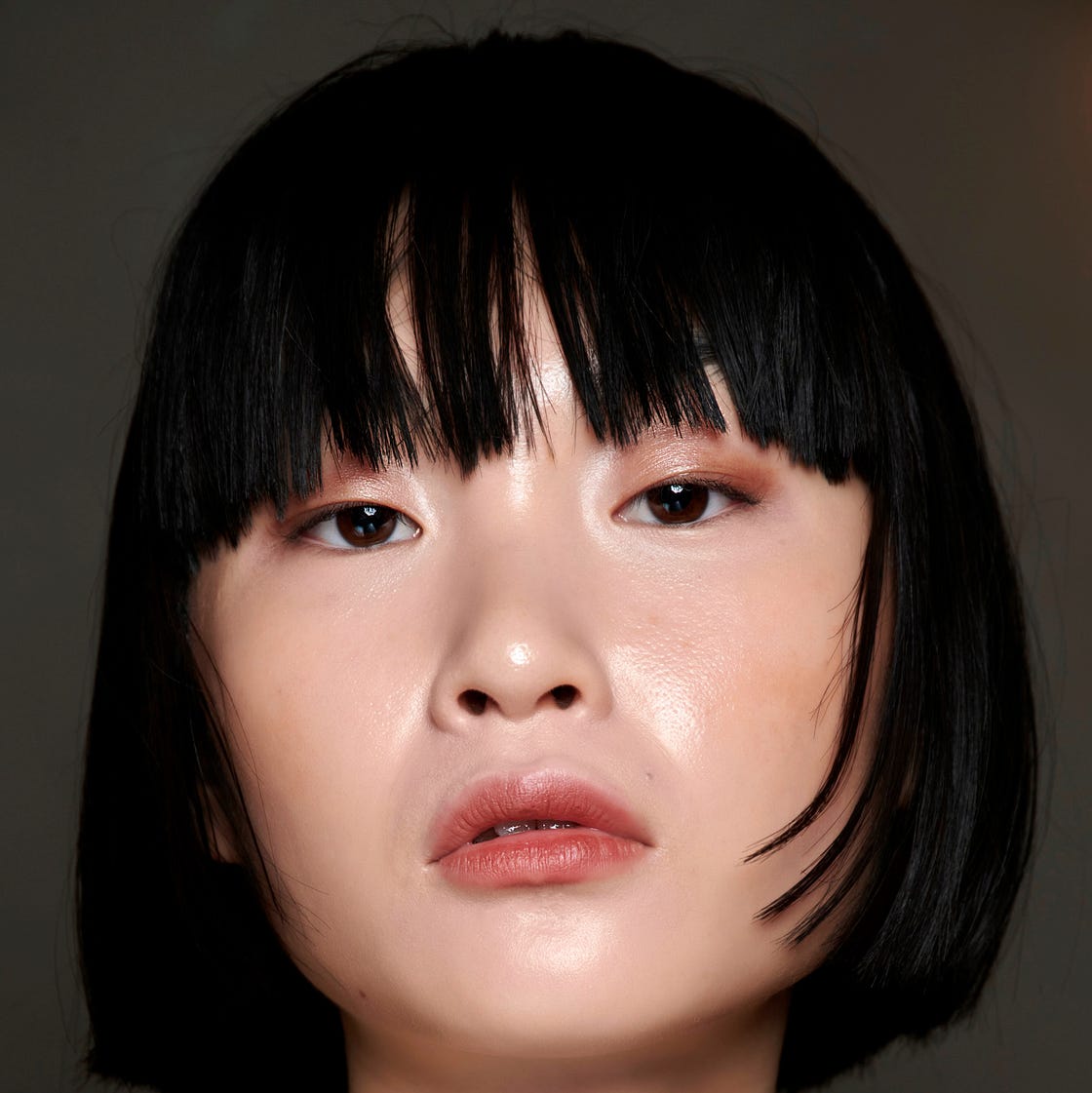 Sharp Chin Length Bob With Blunt Bangs Sharp Chin Length Bob With Blunt Bangs — Classy Japanese Hairstyles