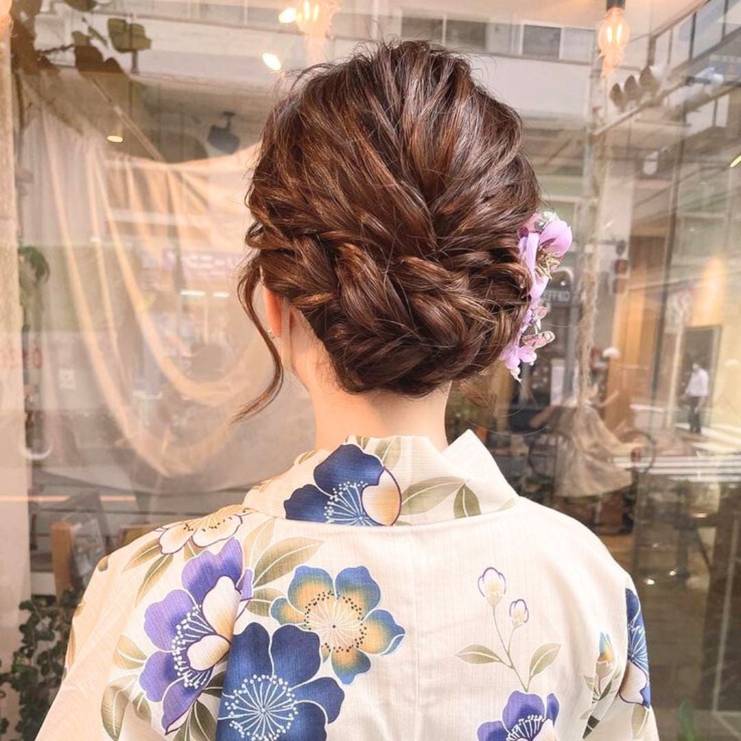 Soft Updo With Floral And Pearl Accessories Soft Updo With Floral And Pearl Accessories — Classy Japanese Hairstyles