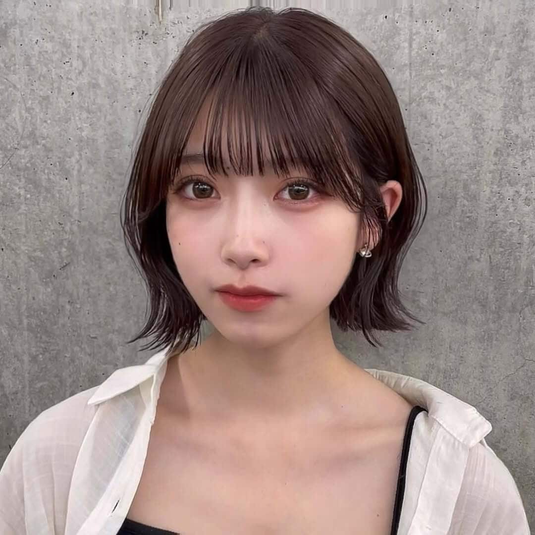 Chin Length Bob With Inward Tucked Ends Chin Length Bob With Inward Tucked Ends — Classy Japanese Hairstyles